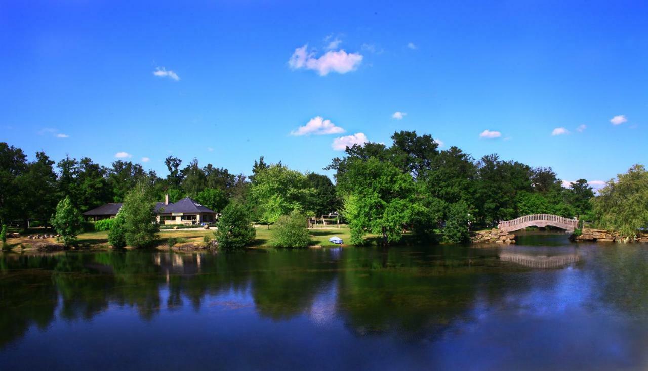 Camping Etang Du Camp Senergues Dış mekan fotoğraf